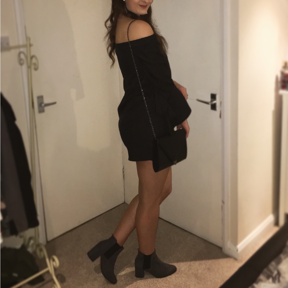 Black off shoulder dress with frilled sleeves - Missguided. Size 4.